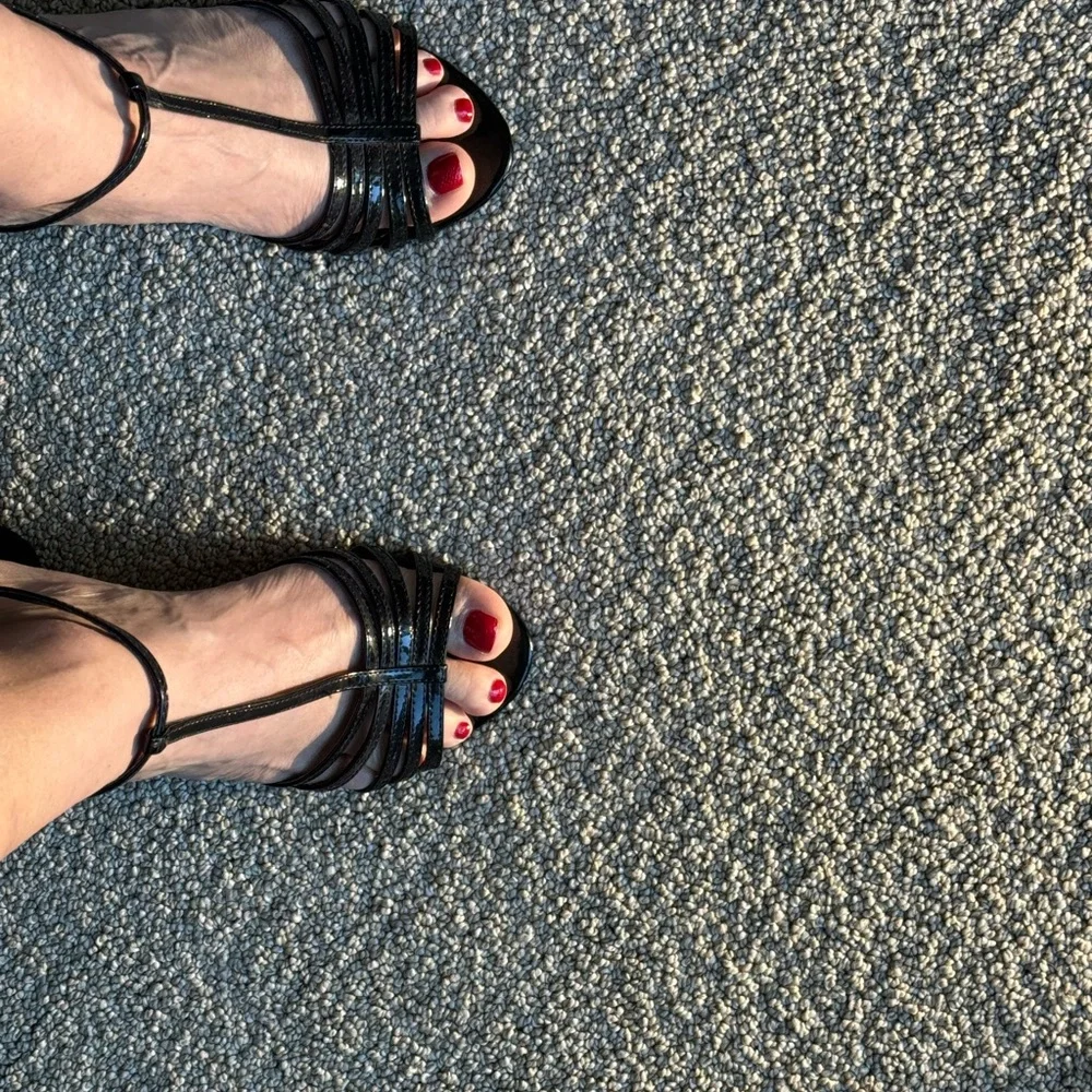 Ralph Lauren size 7 black strappy heels. Only worn 2 times. Sexy - Picture 2 of 8